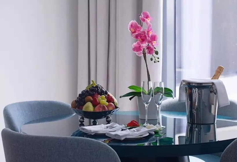 اتاق لوکس با بالکن, C Central Hotel And Resort The Palm