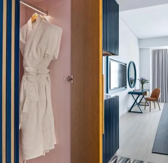 اتاق لوکس با بالکن, C Central Hotel And Resort The Palm