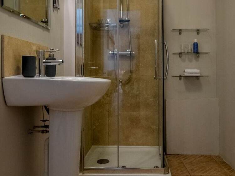 スタンダードスタジオ, La Ferme Des Belugues