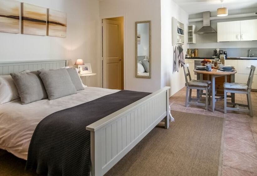 スタンダードスタジオ, La Ferme Des Belugues