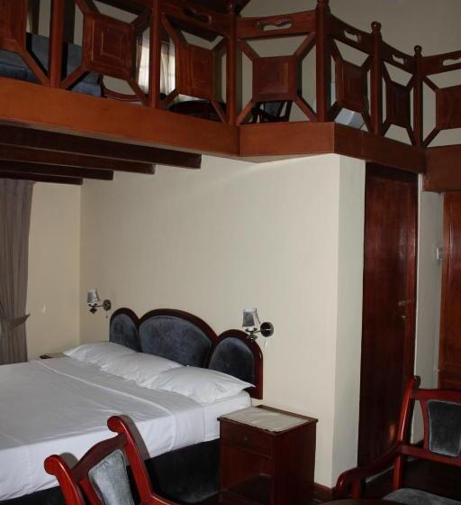 غرفة قياسية ثلاثية, Lady Horton Bungalow