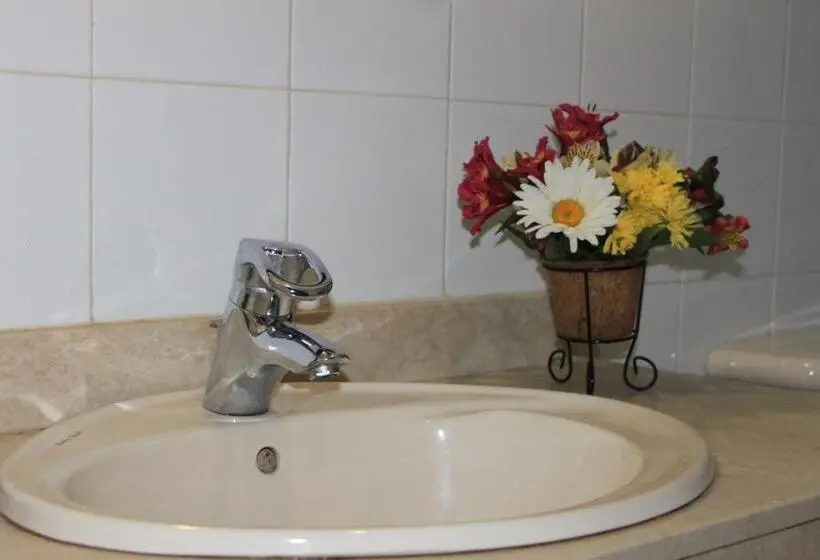 اتاق استاندارد سه نفره, Lady Horton Bungalow