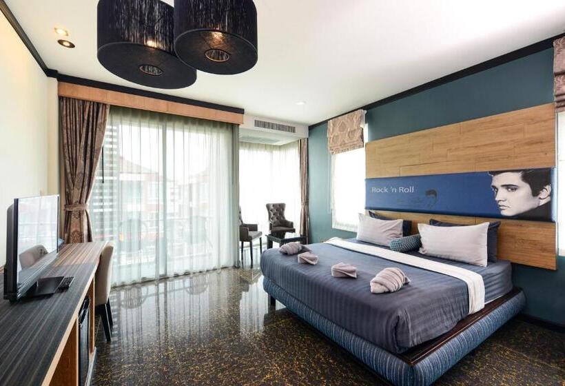 수피리어 룸, The River Scene