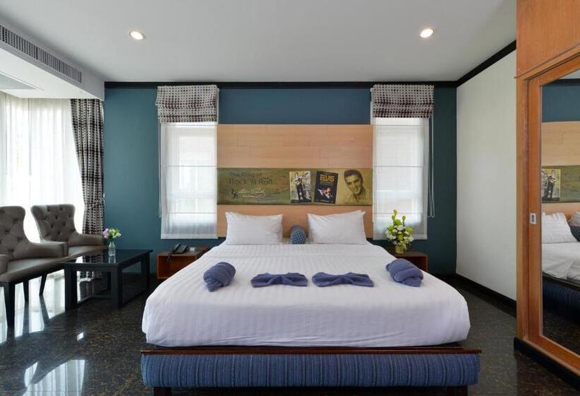 수피리어 룸, The River Scene