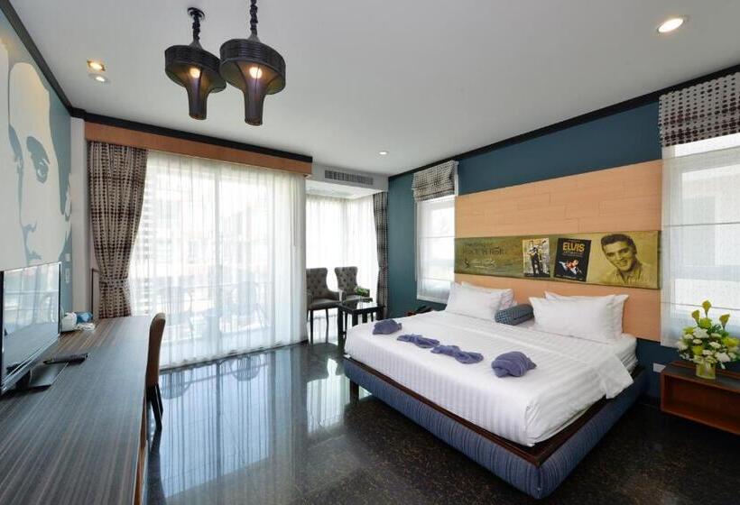 수피리어 룸, The River Scene