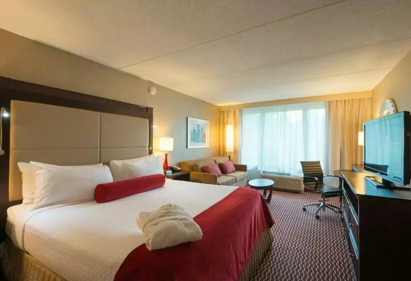 اتاق اجرایی با تخت بزرگ, Crowne Plaza Boston   Woburn, An Ihg