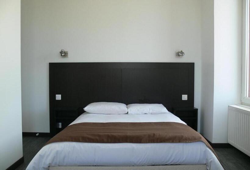 חדר משפחתי, Le Saint Julien