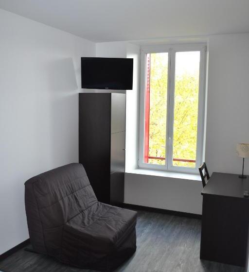 חדר משפחתי, Le Saint Julien