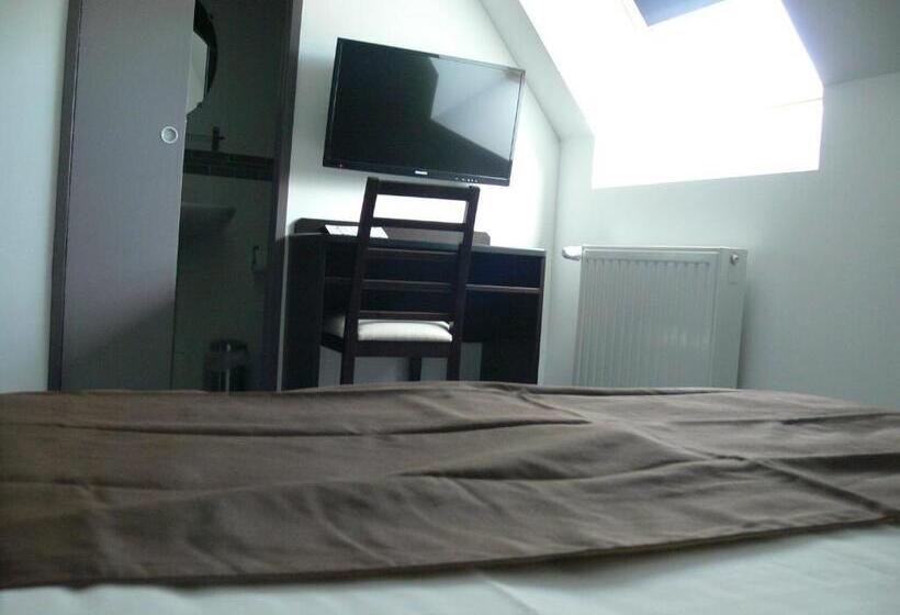 חדר משפחתי, Le Saint Julien