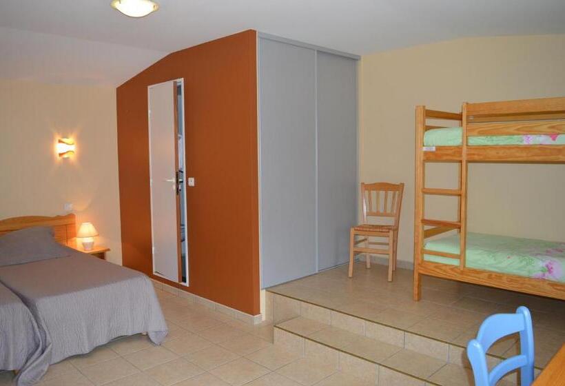 חדר סטנדרט לארבעה, Restaurant Du Midi