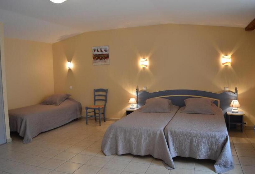 חדר סטנדרט לשלושה, Restaurant Du Midi