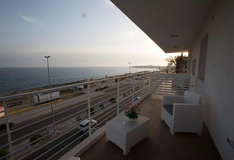 اتاق لوکس با چشمانداز دریا, Spuma Di Mare