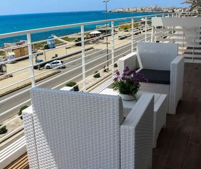 اتاق لوکس با چشمانداز دریا, Spuma Di Mare