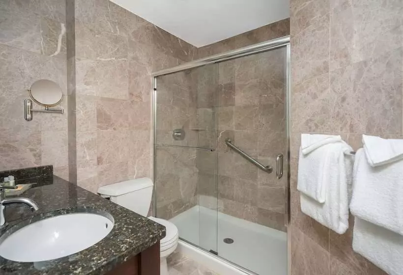 اتاق استاندارد با 2 تخت دوبل, Holiday Inn Cape Cod   Hyannis, An Ihg