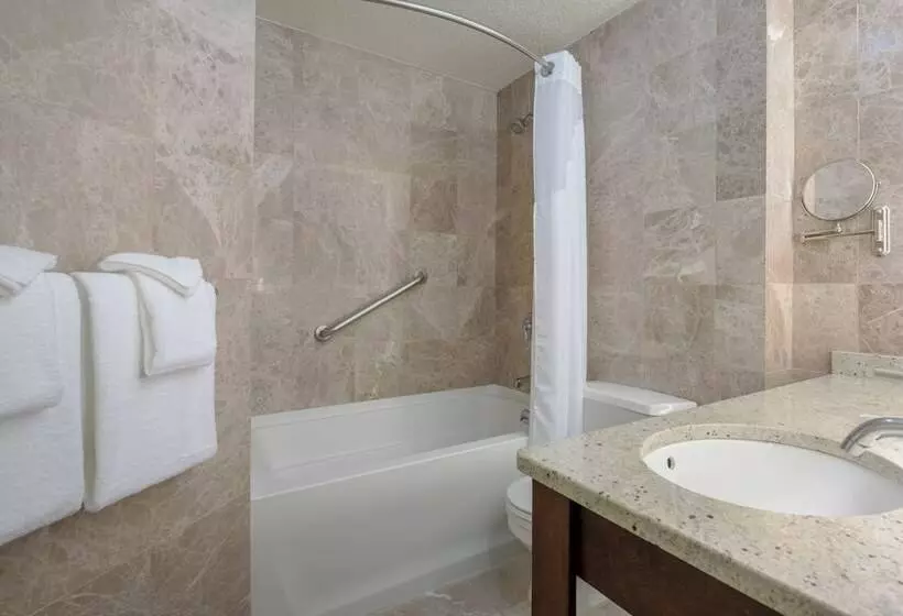 اتاق استاندارد با 2 تخت دوبل, Holiday Inn Cape Cod   Hyannis, An Ihg