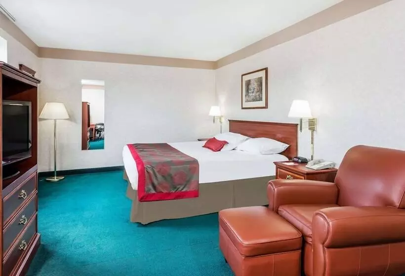 スイート, Ramada By Wyndham Strasburg Dover