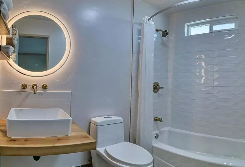 سوئیت 2 خوابه, Ramona Valley Inn