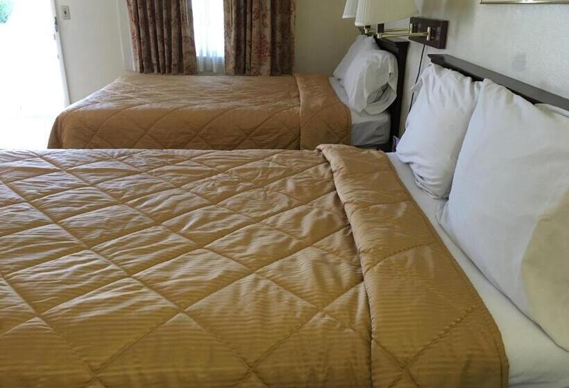Номер Стандарт 2 Двуспальные Кровати, Red Carpet Inn  Gettysburg