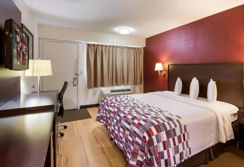 اتاق لوکس با تخت بزرگ, Red Roof Inn Dayton Fairborn/ Nutter Center