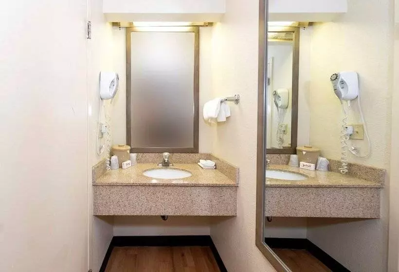 デラックスルーム, Red Roof Inn Tinton Falls  Jersey Shore
