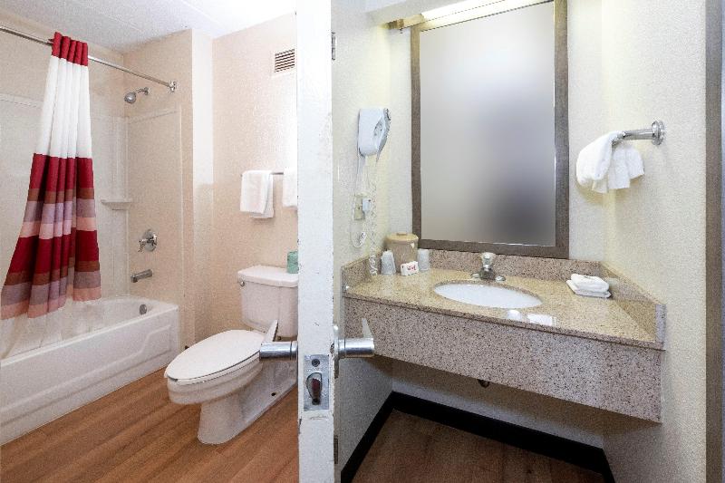 Номер Deluxe, Red Roof Inn Tinton Falls  Jersey Shore