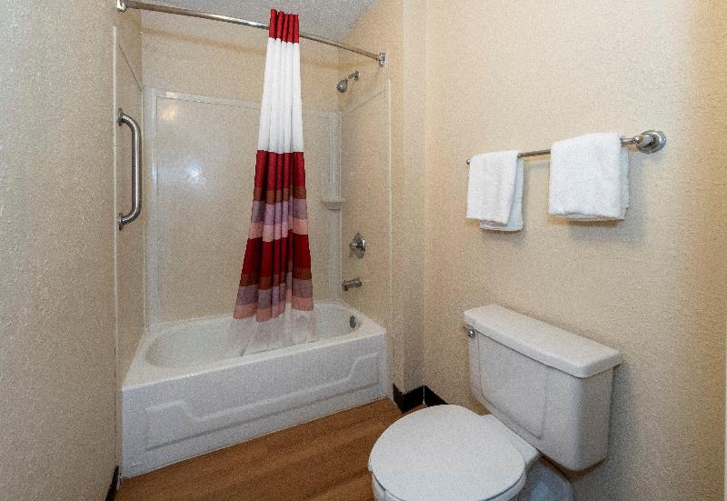 غرفة ديلوكس, Red Roof Inn Tinton Falls  Jersey Shore