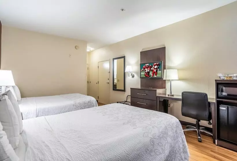 ２ダブルベッドのスタンダードルーム, Red Roof Inn Plus Raleigh Downtown Ncsu Conv Center