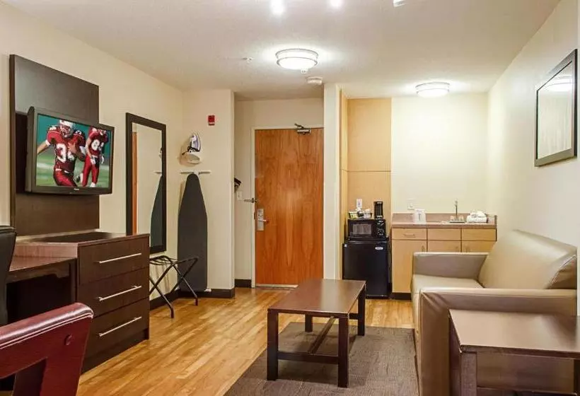 キングサイズベッドのスイートルーム, Red Roof Inn Plus Raleigh Downtown Ncsu Conv Center