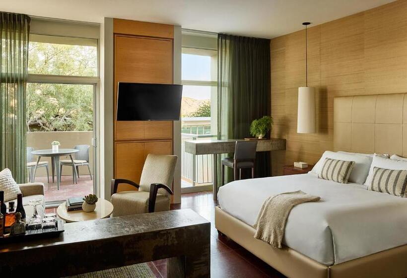 适合残疾人士使用的带超级大床的标准间, Sanctuary Camelback Mountain, A Gurney S Resort And Spa