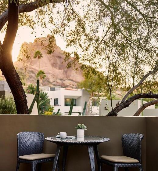 适合残疾人士使用的带超级大床的标准间, Sanctuary Camelback Mountain, A Gurney S Resort And Spa