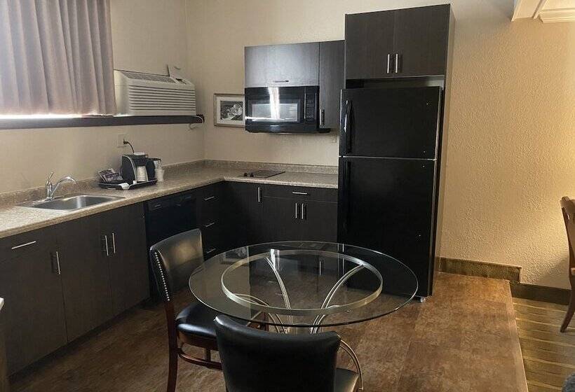 جناح, Wyndham Garden Warsaw