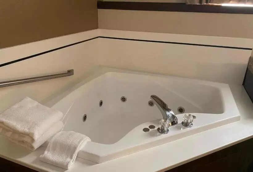 キングサイズベッドのスイートルーム, Wyndham Garden Warsaw