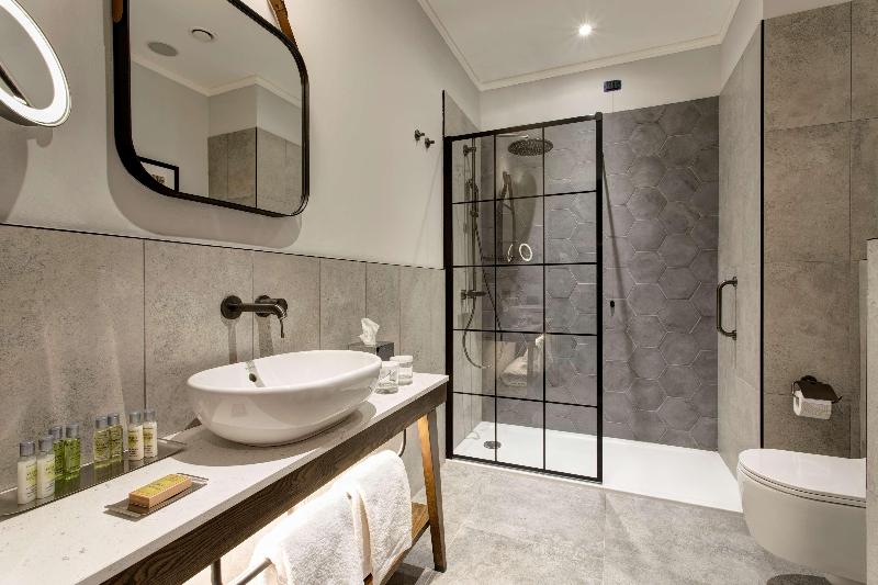 Deluxe Room King Size Bed