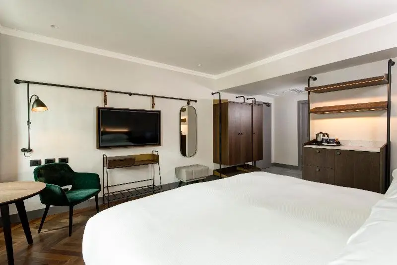 Standard Room King Bed Adapted for people with reduced mobility