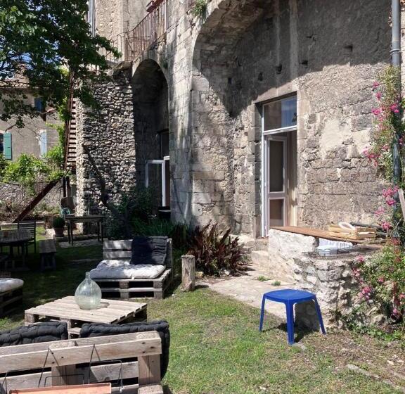 Люкс Вид на Бассейн, Les Jardins De La Cathédrale Chambres D Hôtes Gîte De Groupe