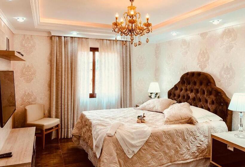 スタンダードバンガロー, Hope Valley Adventure