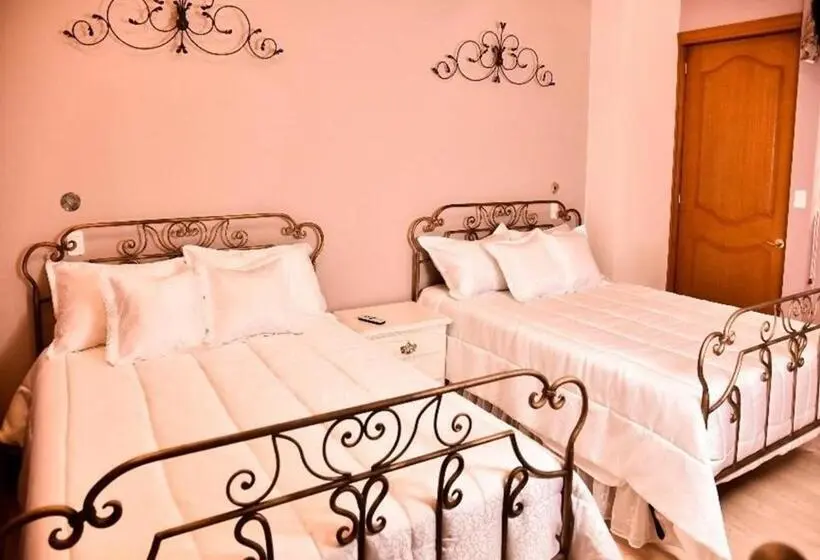 Habitación Triple Deluxe, Casa Ruth