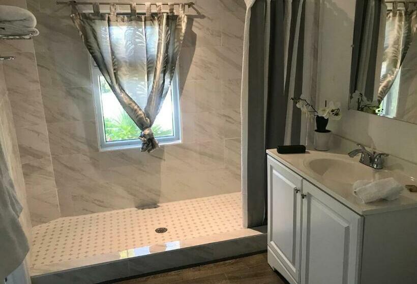 Deluxe Room Sea View, The Sunset Cove And Rainbow Room