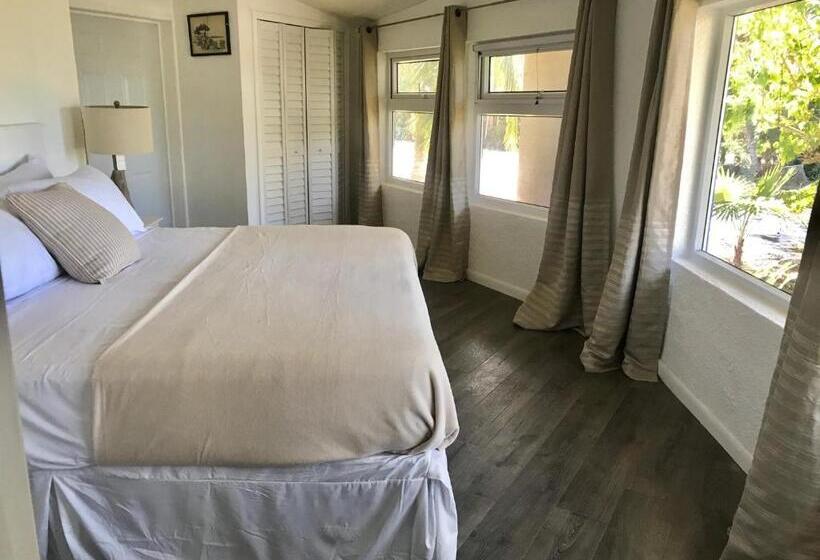 Deluxe Room Sea View, The Sunset Cove And Rainbow Room