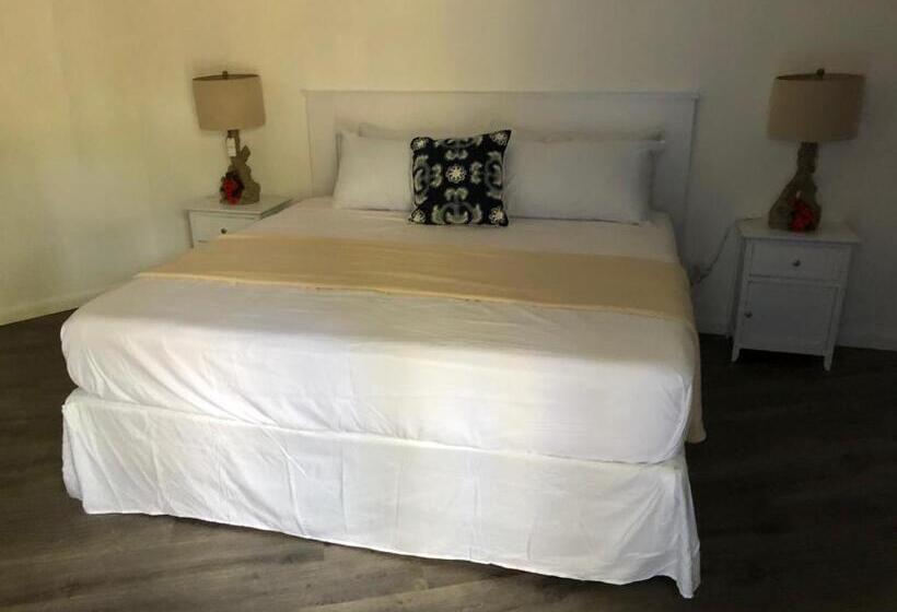 Deluxe Triple Room, The Sunset Cove And Rainbow Room