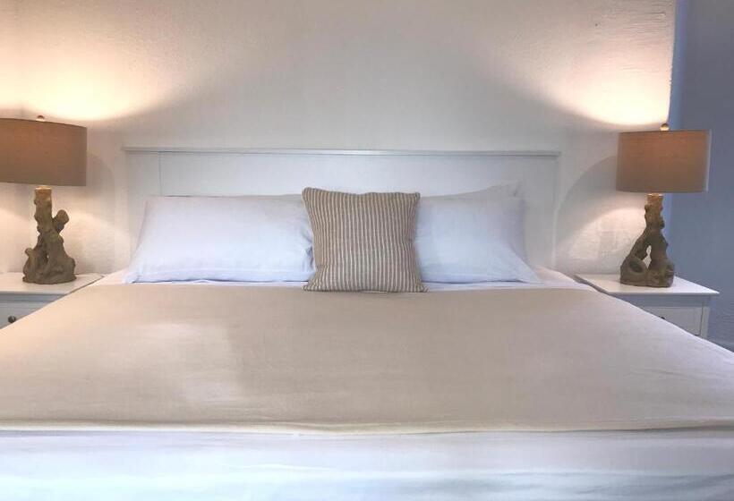 Deluxe Triple Room, The Sunset Cove And Rainbow Room