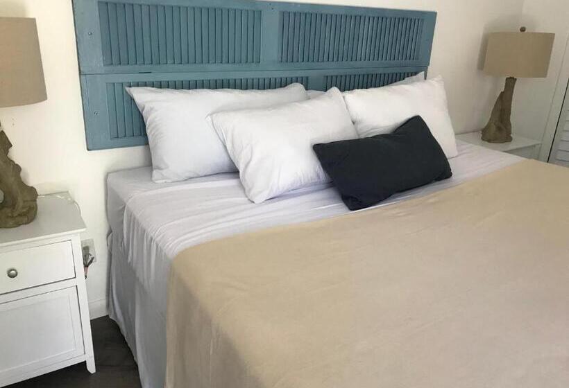 Standard Room King Size Bed, The Sunset Cove And Rainbow Room