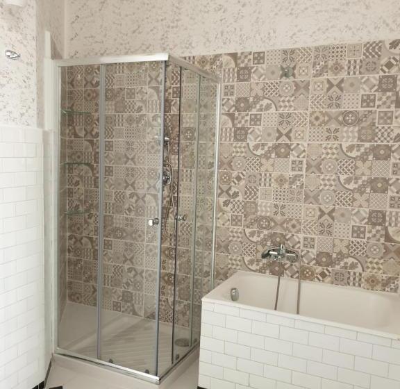 جناح مزوَّد بشرفة, B&b Da Persio