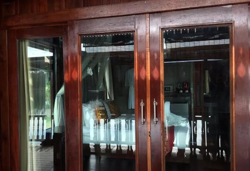 اتاق استاندارد با چشم‌انداز دریاچه, Tara Beach Resort Udonthani