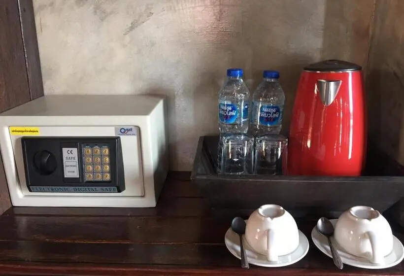 اتاق استاندارد با چشم‌انداز دریاچه, Tara Beach Resort Udonthani