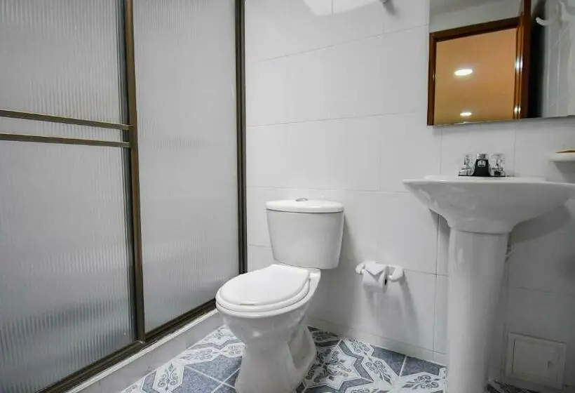 اتاق استاندارد چهار تخته, Toledo Plaza