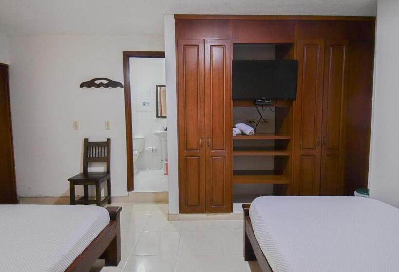 スタンダードトリプルルーム, Toledo Plaza