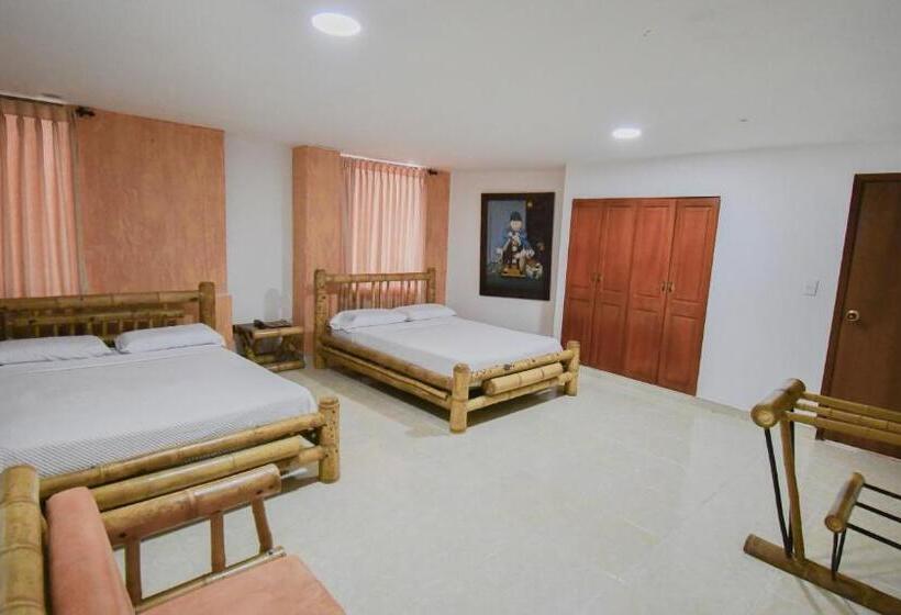 スタンダード4人部屋, Toledo Plaza