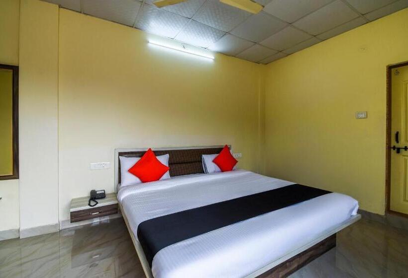 חדר קלאסי לשלושה, Collection O 64849 Dwarka Lodge