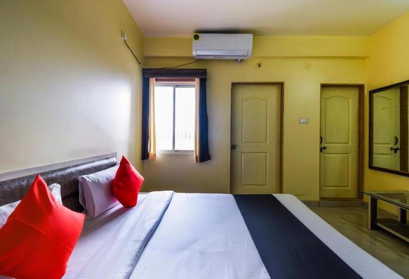 חדר קלאסי לשלושה, Collection O 64849 Dwarka Lodge